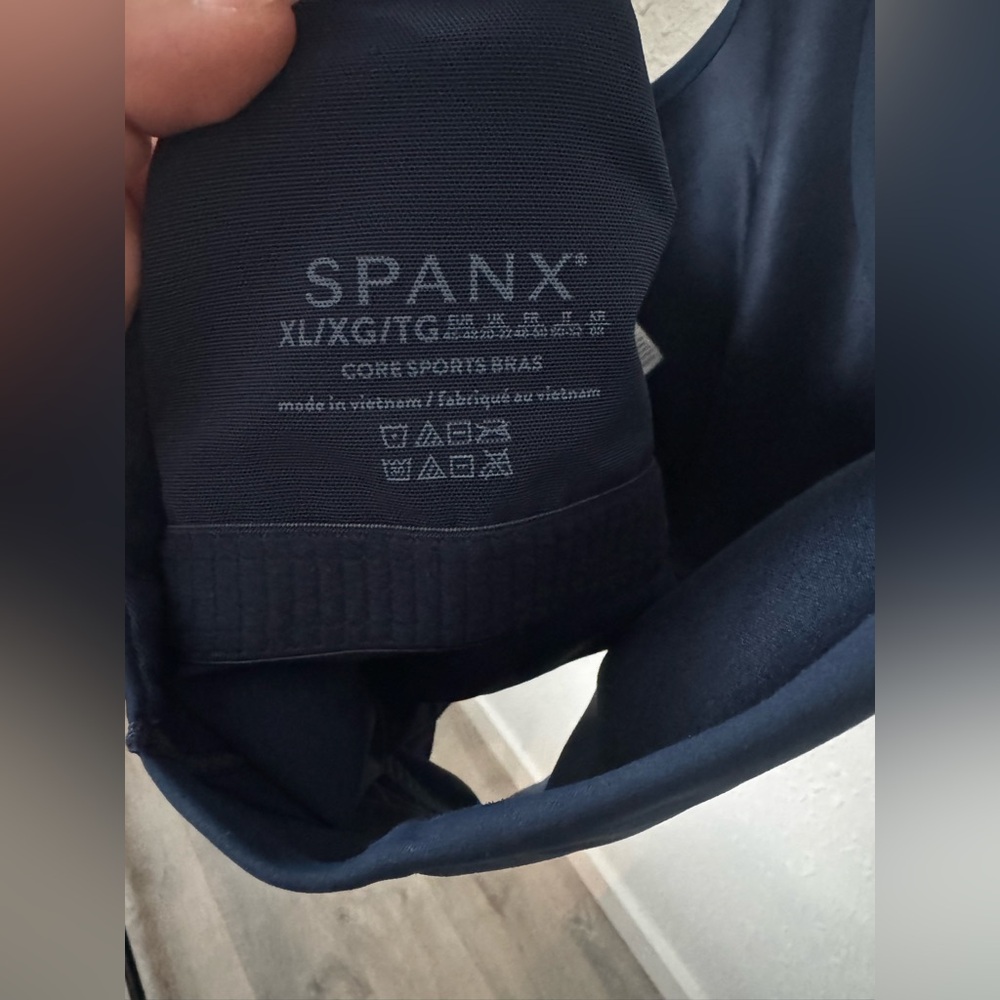 Spanx Core Active Racerback Sports Bra In Navy EUC - Picture 11 of 12
